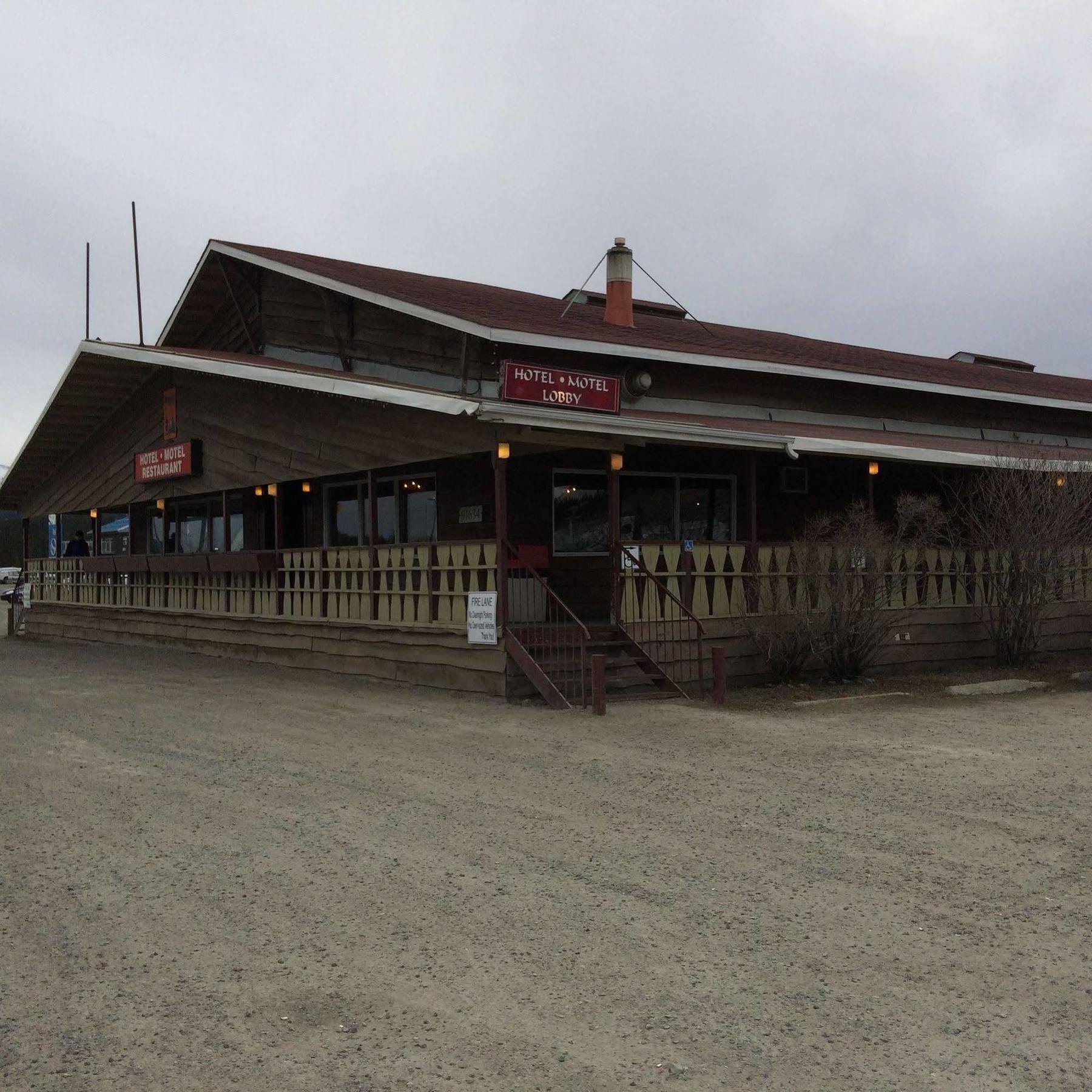 Отель Airport Chalet Уайтхорс Экстерьер фото